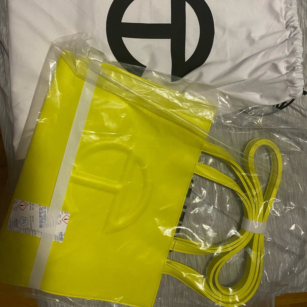Telfar Edium Highlinder Yellow shopping Bag . New
